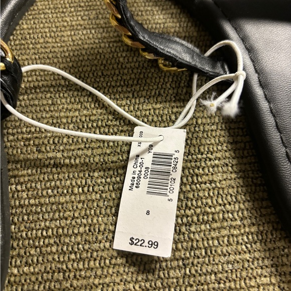 Old Navy Sandals - Picture 4 of 6